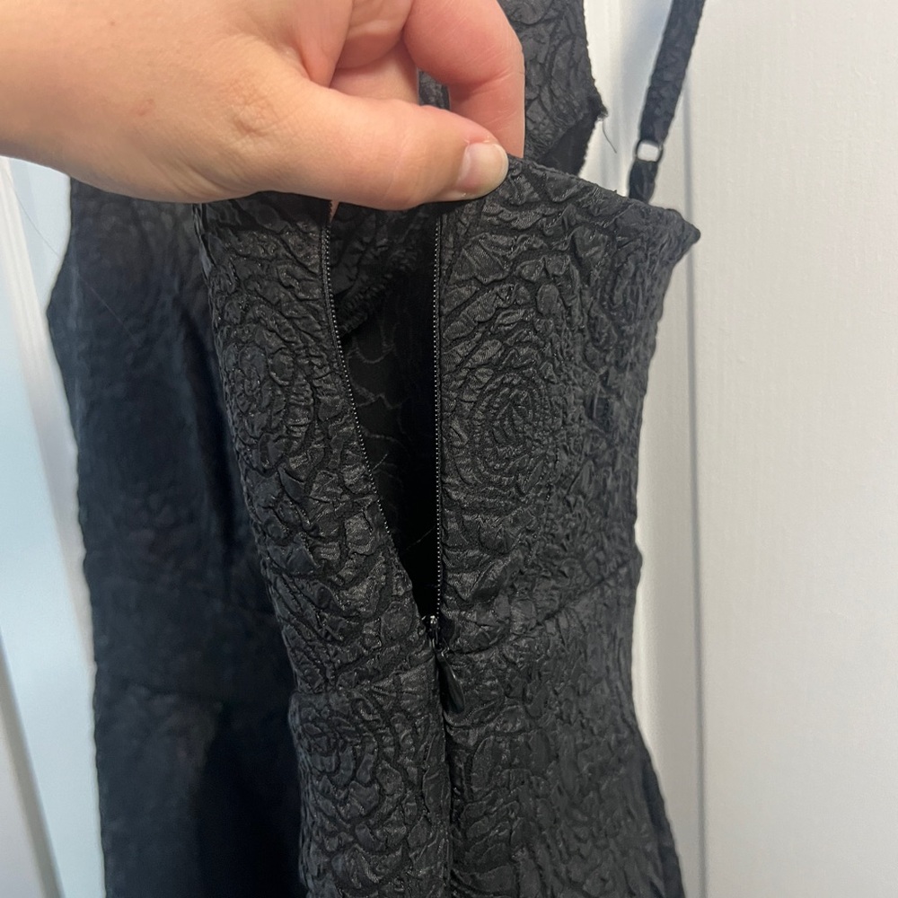 Embossed black dress - Picture 3 of 5